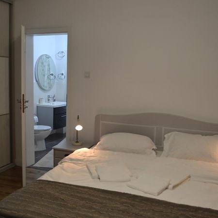 布加勒斯特Victoria Plaza Two Bdr Apt公寓 外观 照片